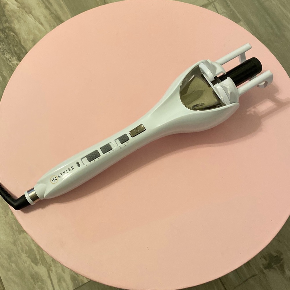 Instyler hair curler. Quick and easy curling.
